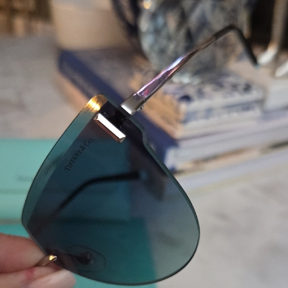Tiffany & Co. Elegant Gradient Blue Sunglasses Cat Eye Sunglasses - Picture 5 of 12